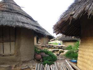 Viviendas en poblado bassari, Senegal